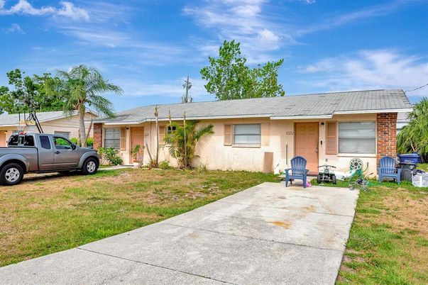 Backyard, Exterior, Facade, Ranch
