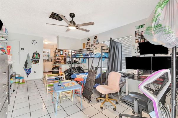 Home Office, Interior