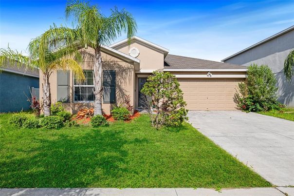 Attached, Exterior, Facade, Ranch
