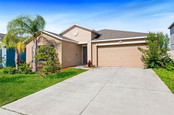 Attached, Exterior, Facade, Ranch