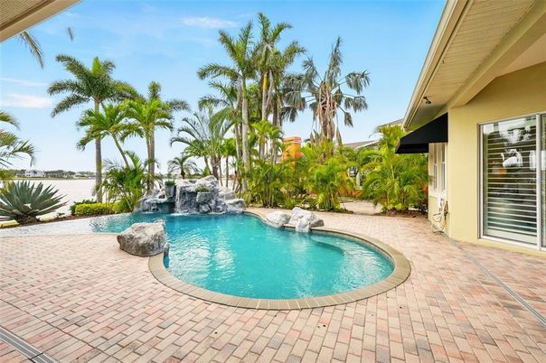 Exterior, Pool, Water