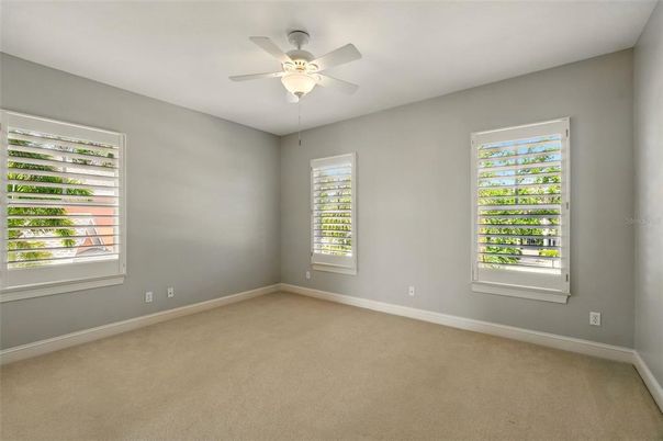 Empty room, Interior