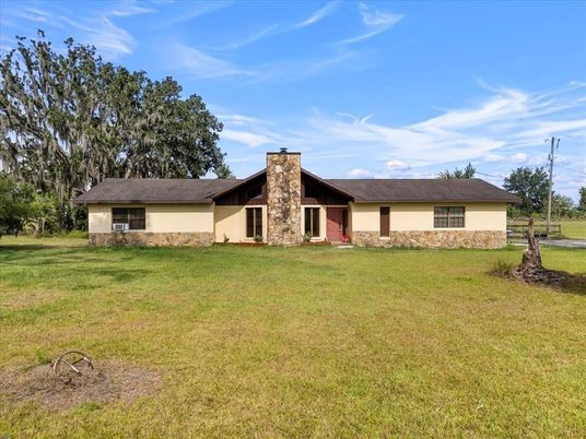 Backyard, Exterior, Facade, Ranch