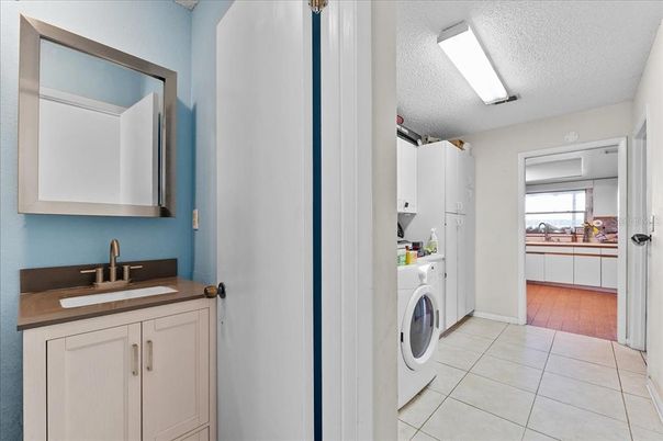 Interior, Utility Closets, Washer, Wood Texture Flooring