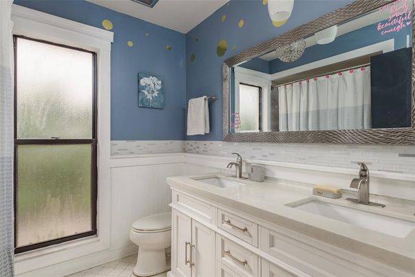 Bathroom, Dual Sink Vanities, Interior