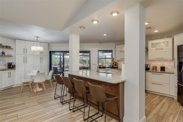 Dining room, Interior, Kitchen, Pendant Lights, Recessed Lighting, Wood Texture Flooring