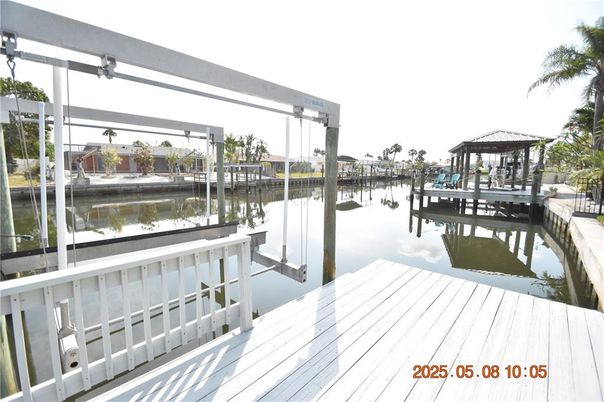 Exterior, Lake