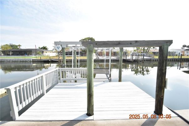 Exterior, Lake