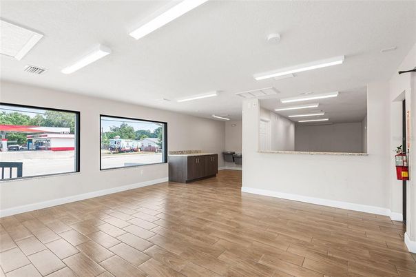 Interior, Recessed Lighting, Wood Texture Flooring