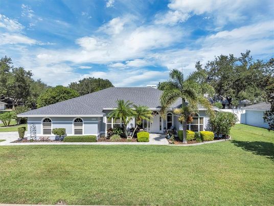 Backyard, Exterior, Facade, Ranch