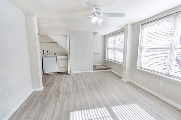 Interior, Utility Closets, Washer, Wood Texture Flooring