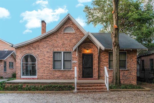 Exterior, Facade, Brick Facade, Brick Traditional