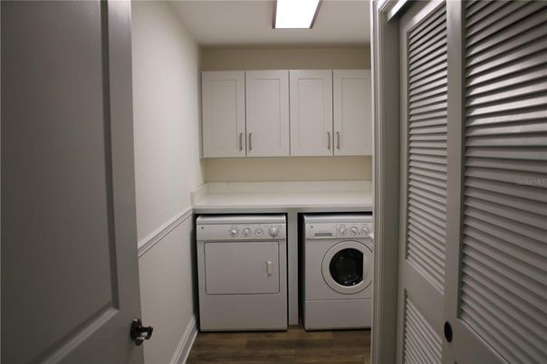 Interior, Utility Closets, Washer, Wood Texture Flooring