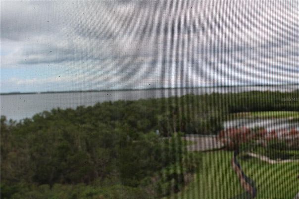 Exterior, Lake