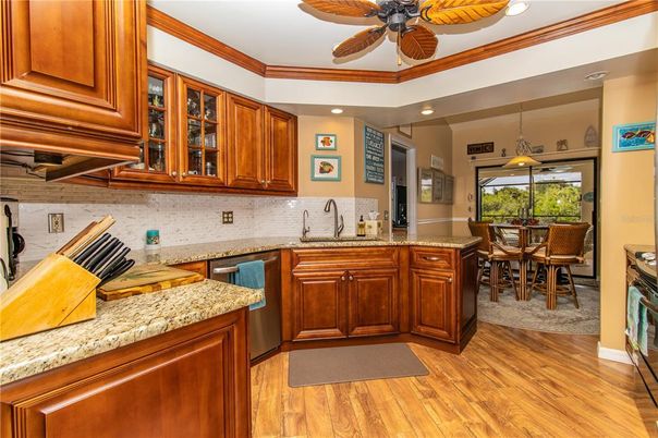 Dining room, Interior, Kitchen, Pendant Lights, Recessed Lighting, Wood Texture Flooring
