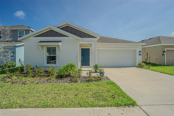 Attached, Exterior, Facade, American Craftsman