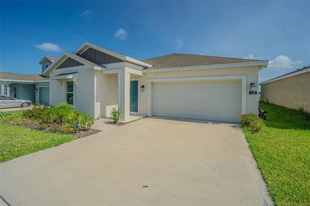 Attached, Exterior, Facade, American Craftsman