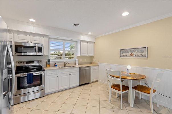 Dining room, Interior, Kitchen, Recessed Lighting, Stainless Steel Appliances