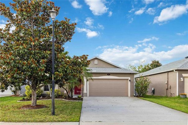 Attached, Exterior, Facade, Ranch