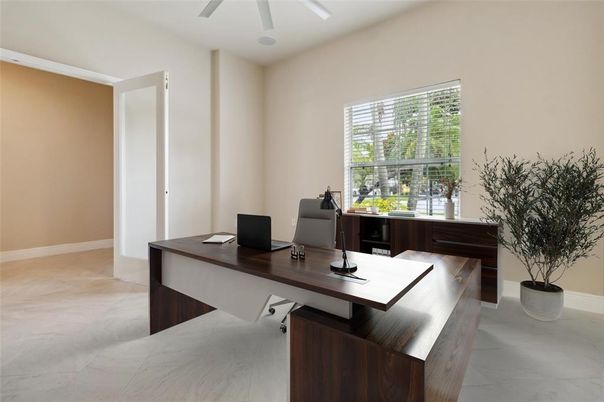 Home Office, Interior