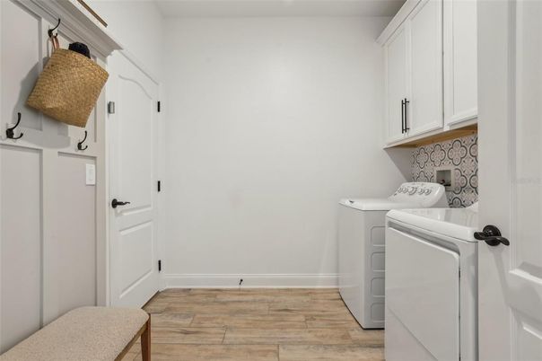 Interior, Washer, Wood Texture Flooring