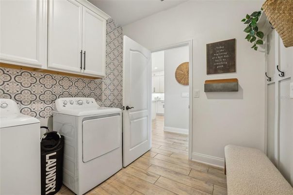 Interior, Washer, Wood Texture Flooring