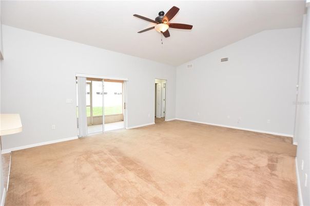 Empty room, Interior