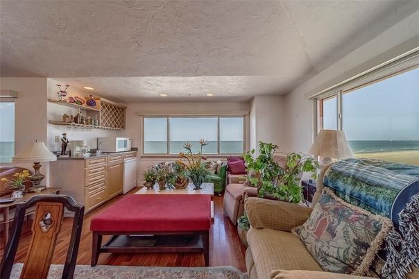 Interior, Living room, Recessed Lighting, Water, Wood Texture Flooring