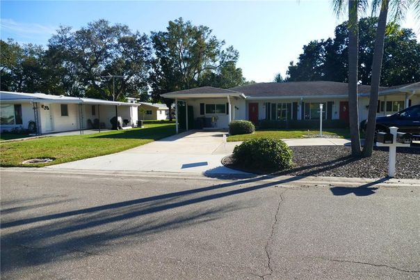 Exterior, Facade, Ranch