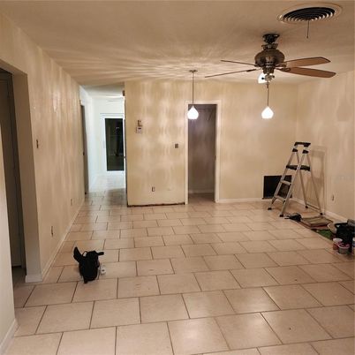 Empty room, Interior, Pendant Lights