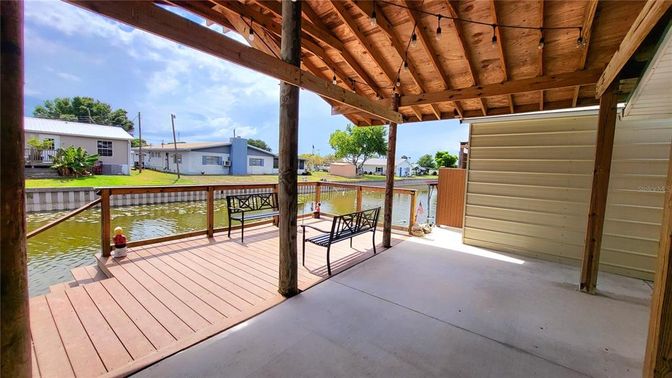 Exterior, Lake