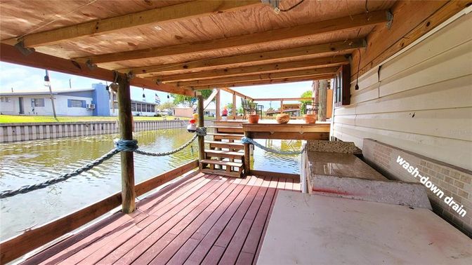 Exterior, Lake