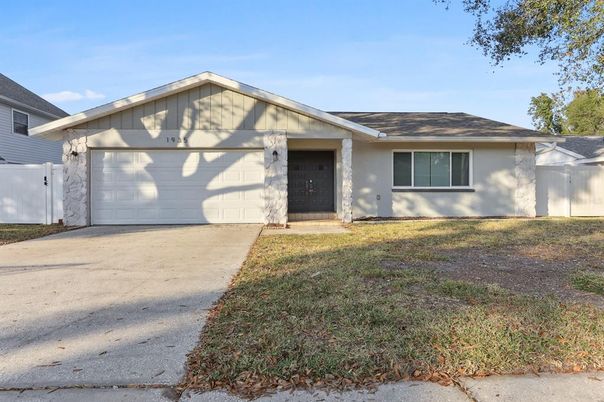 Attached, Exterior, Facade, Ranch