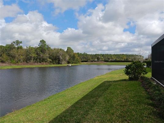 Exterior, Lake
