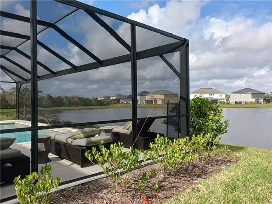 Exterior, Lake
