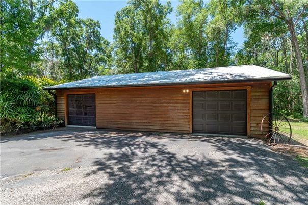 Detached Garage, Exterior