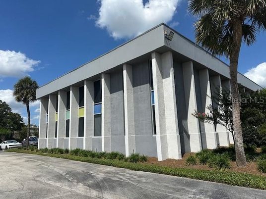 Exterior, Facade, Modern