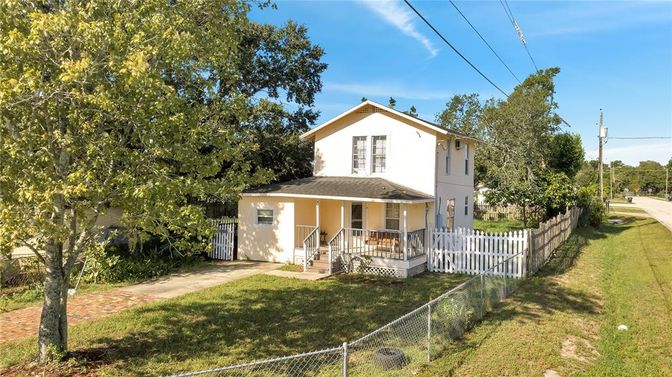 Backyard, Exterior, Facade, American Foursquare