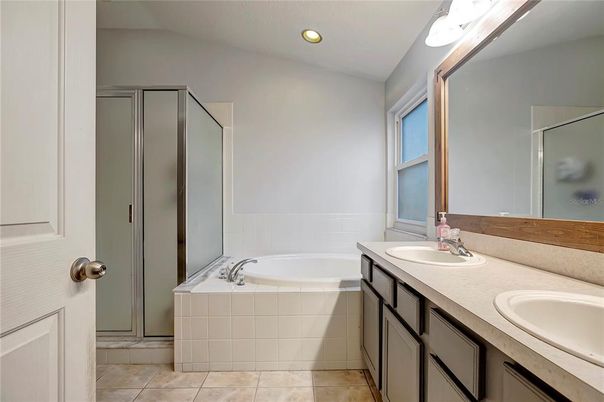 Bathroom, Dual Sink Vanities, Interior, Recessed Lighting
