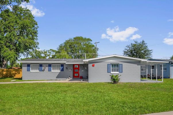 Backyard, Exterior, Facade, Ranch