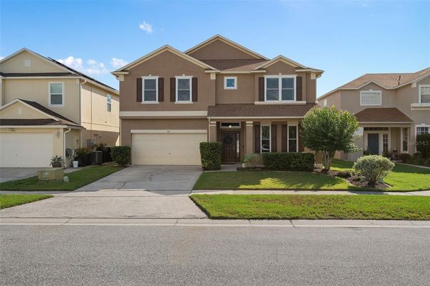 Attached, Exterior, Facade, American Craftsman