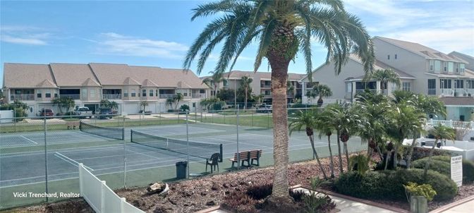 Exterior, Tennis Courts