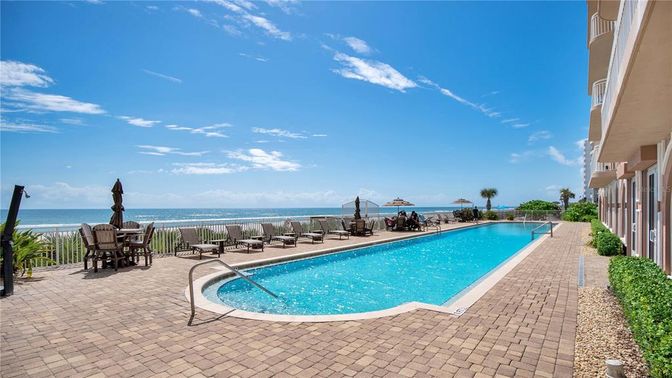Exterior, Pool, Water