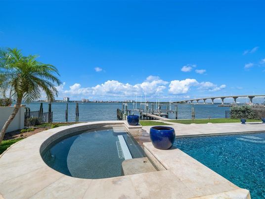 Exterior, Lake, Pool, Water