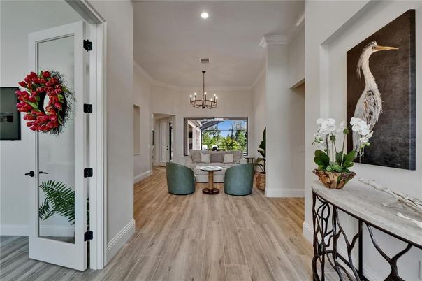 Chandelier, Dining room, Interior, Pendant Lights, Recessed Lighting, Wood Texture Flooring