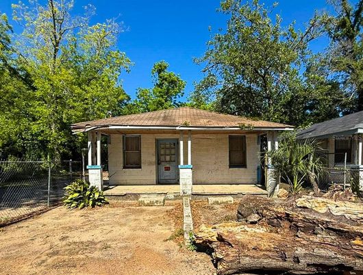 Backyard, Exterior, Facade, Ranch