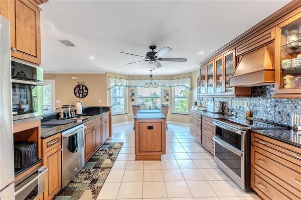 Dining room, Interior, Kitchen, Recessed Lighting, Stainless Steel Appliances