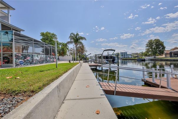 Exterior, Lake