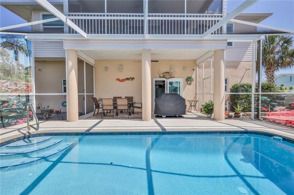 Interior, Pool, Sun Room