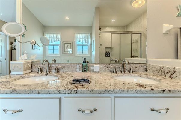 Bathroom, Dual Sink Vanities, Interior, Recessed Lighting
